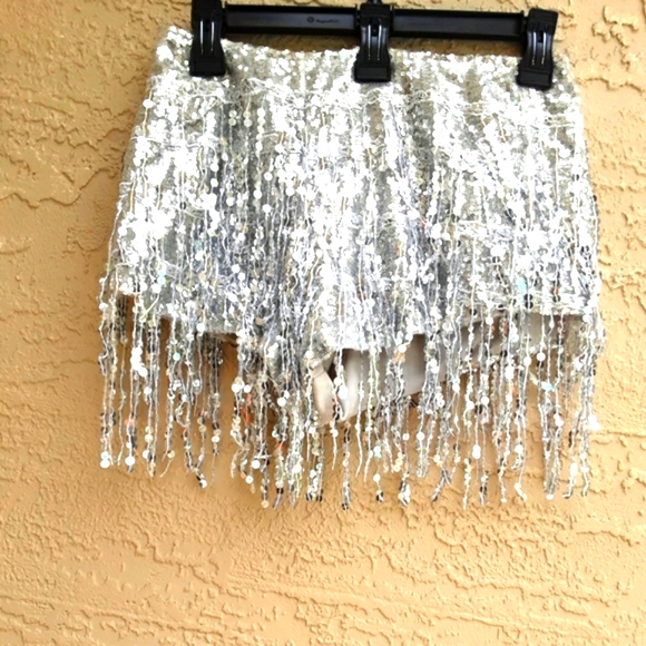 yollmart Pants - SEQUINED FRINGED SHORTS